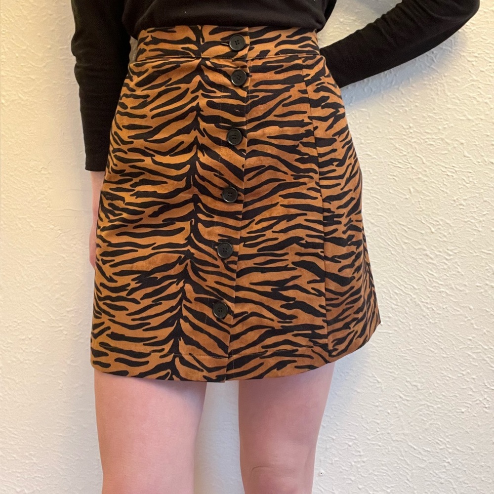 H&M zebra striped mini skirt USA size 2/4, EUR 36, UK 8